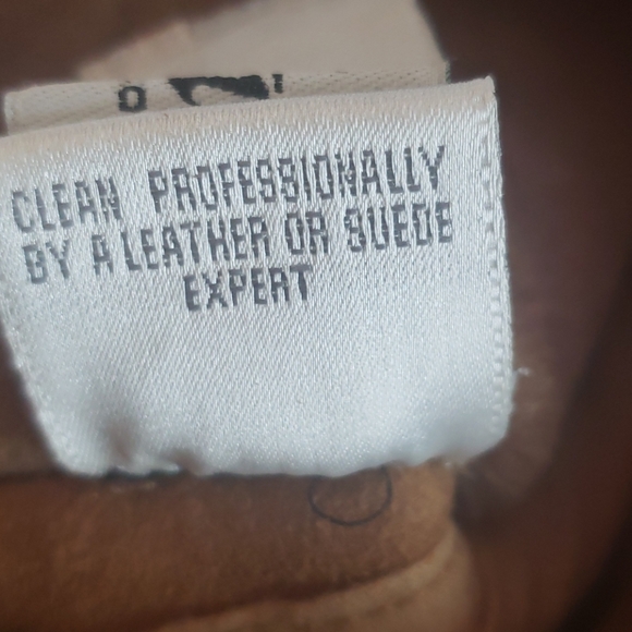 Autunno shearling scarf with pockets - Picture 7 of 7